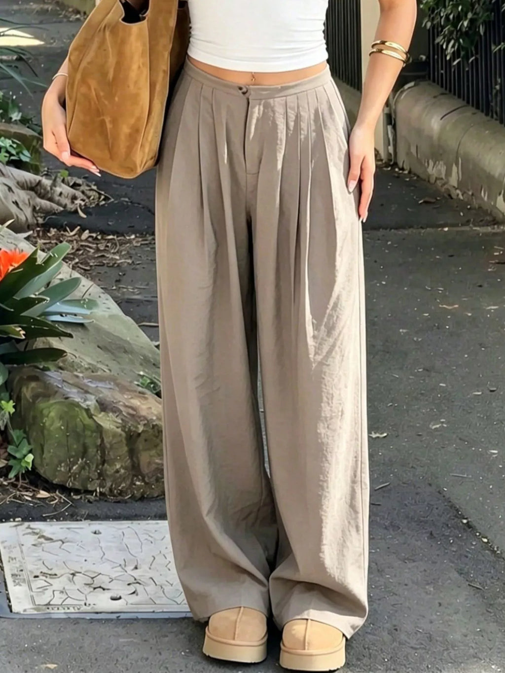 Wide-Leg Pleated Pants – detail view 4 – Muse & Moss
